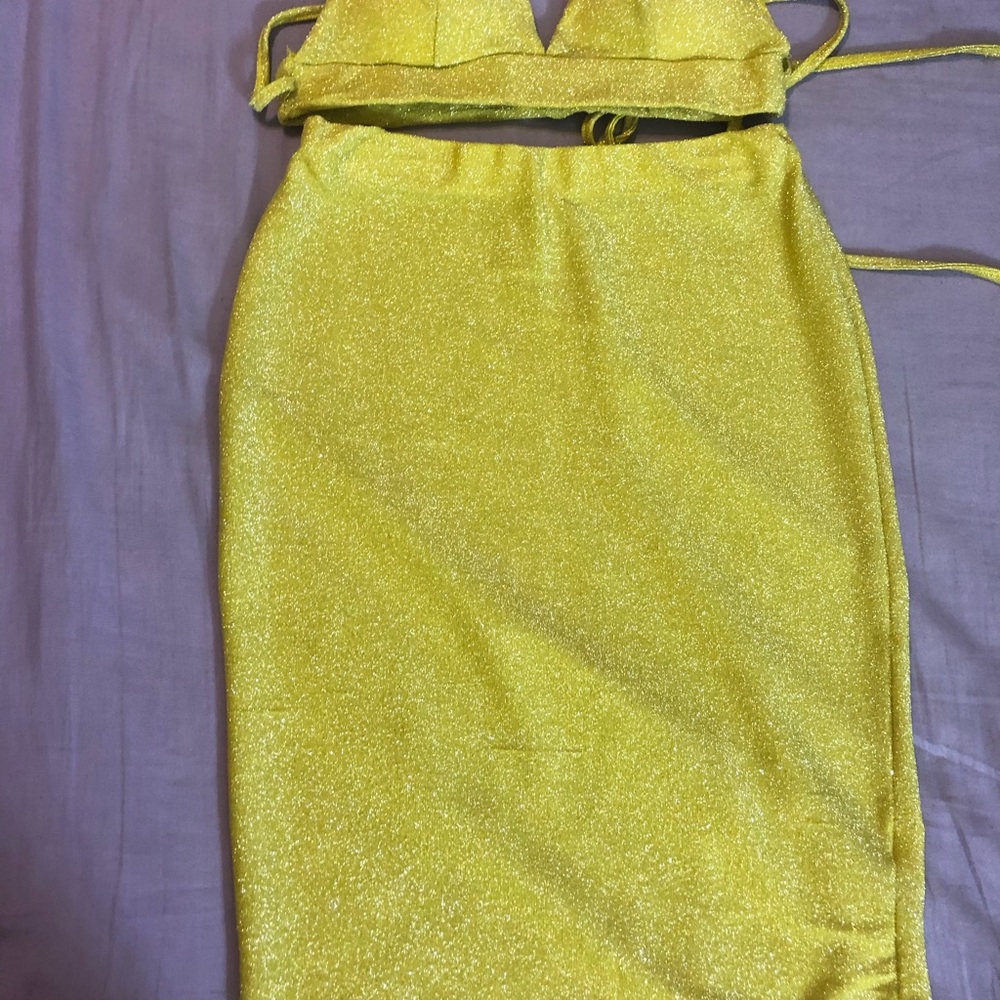 Yellow set - Picture 2 of 2
